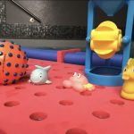 Différents jouets pour bébés nageurs